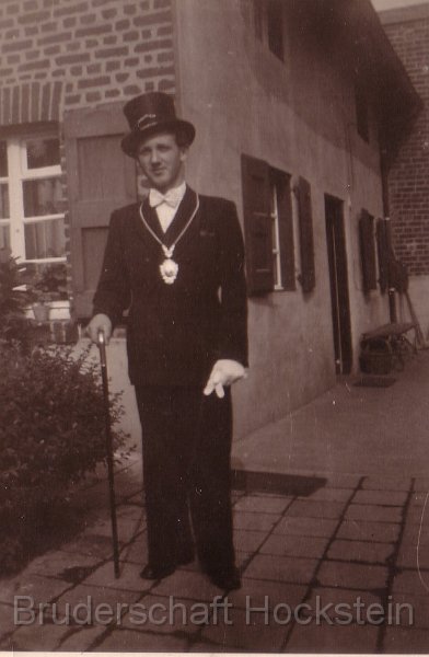 Huppa als Minister.jpg - Minister Huppa